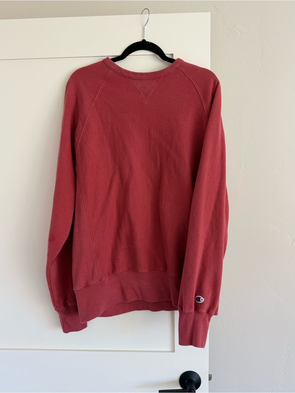 Champion Pullover Sweatshirt in Roseβ Red